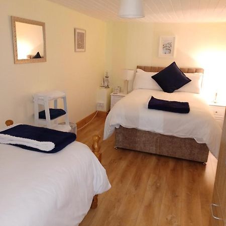 Kents Guesthouse Accommodation Kilmacthomas Szoba fotó